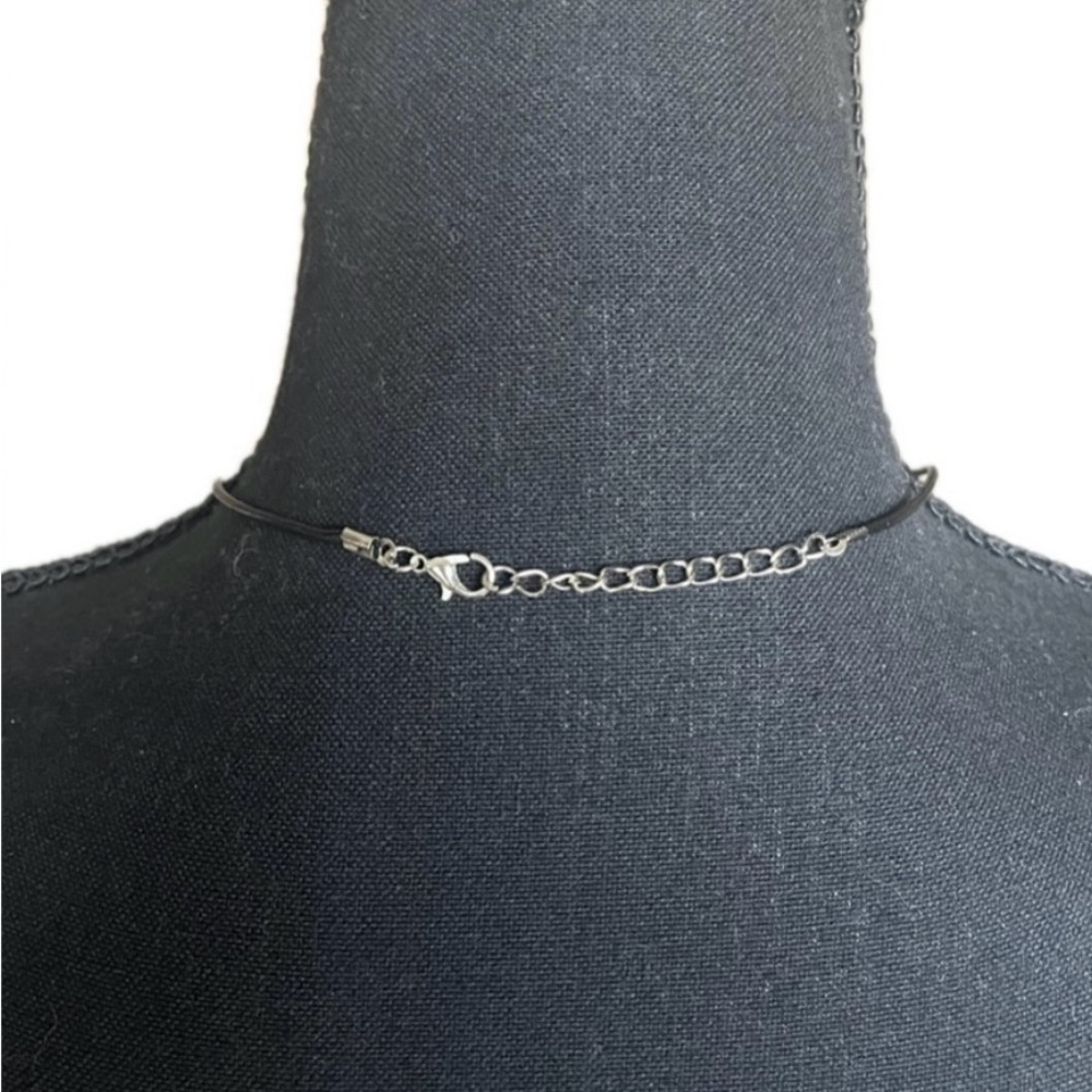 Elegant Green Teardrop Pendant Necklace- black leather cord. New. - Picture 5 of 6